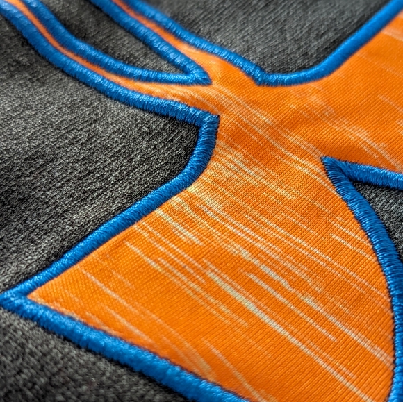 SOLD 🚫 *EUC* Under Armour UA Pullover Hooded Hoodie, Gray Orange Blue - Picture 3 of 10